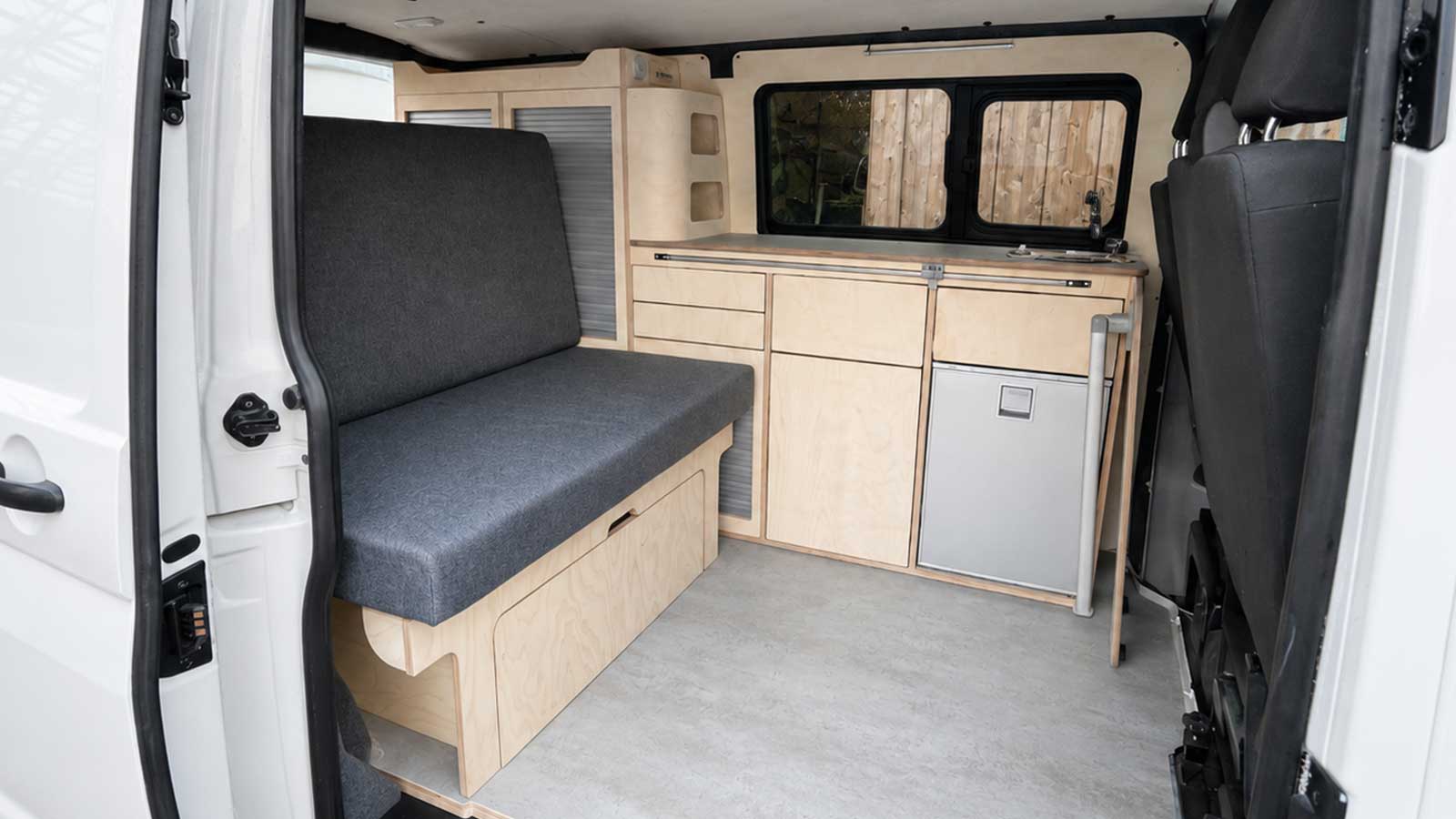 Volkswagen T6 L1H1 blanc : aménagement complet Homad Van et Exokit