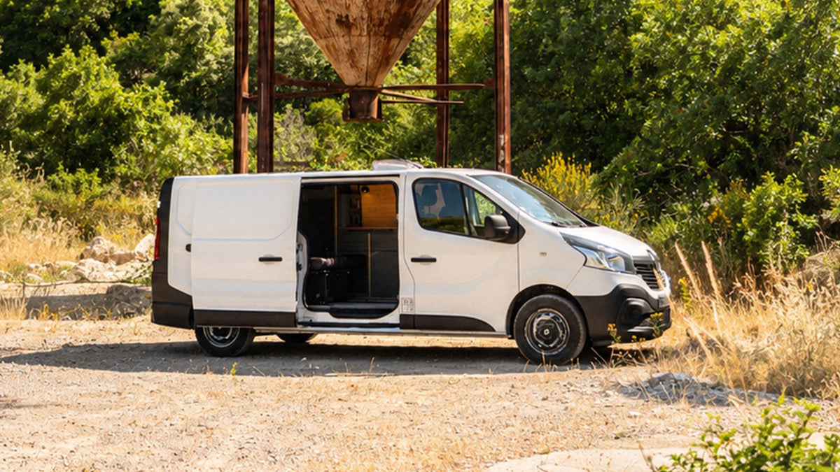 Un Renault Trafic L2H1 tout équipé : chêne clair, Vert Minéral et homologation VASP