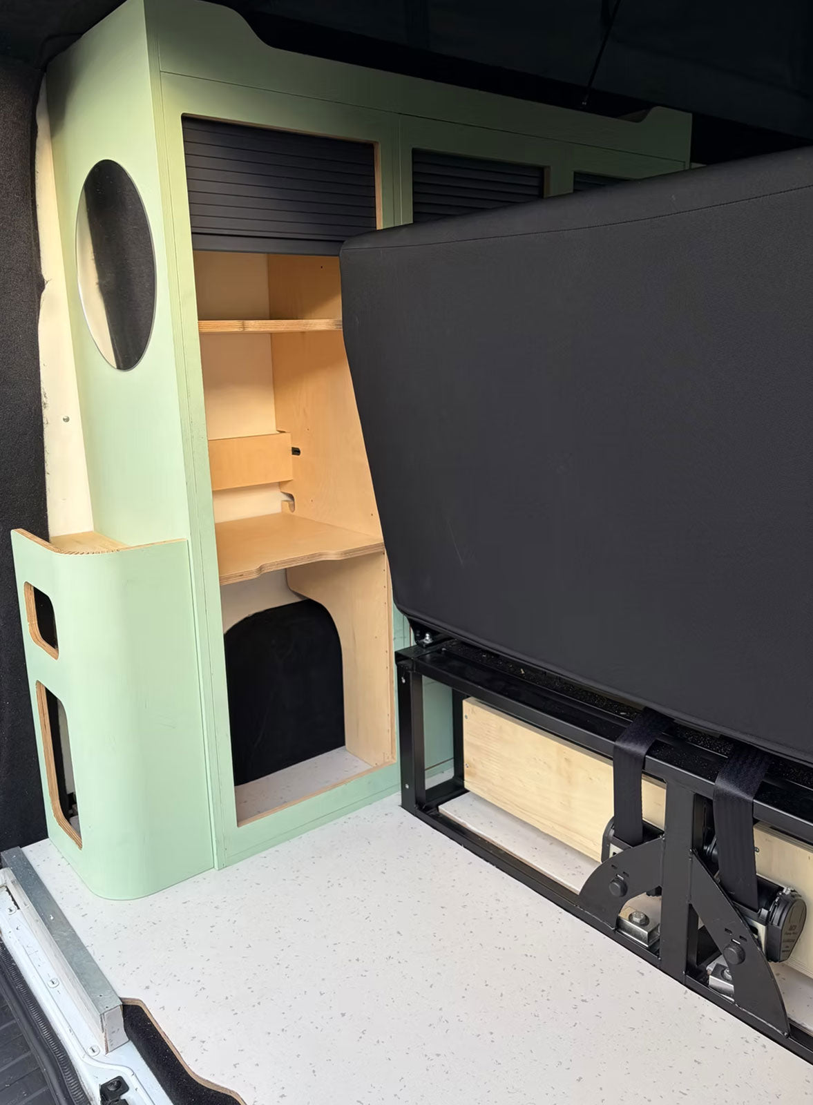 Vue arrière de la banquette RIB Scopema 120cm convertible en lit et meuble latéral gauche exokit