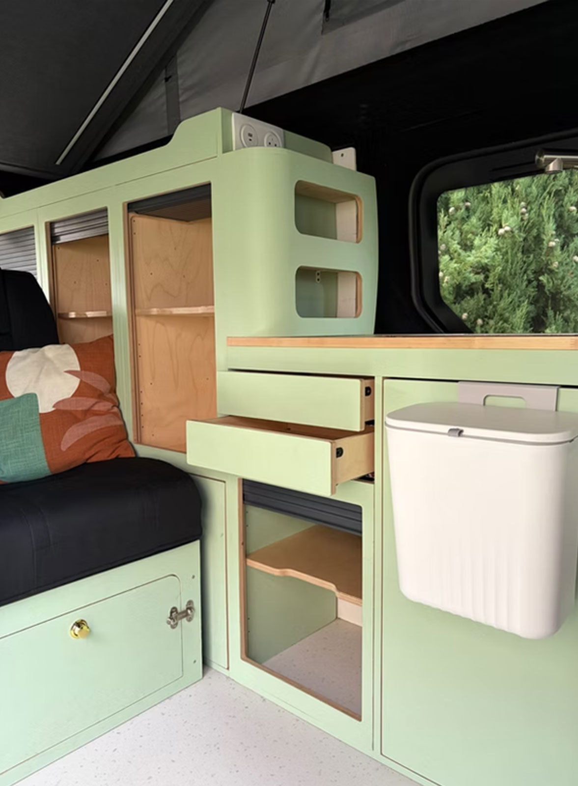 Rangements, tiroirs, rideaux coulissants et poubelle pour kit meuble de renault trafic 3 Exokit