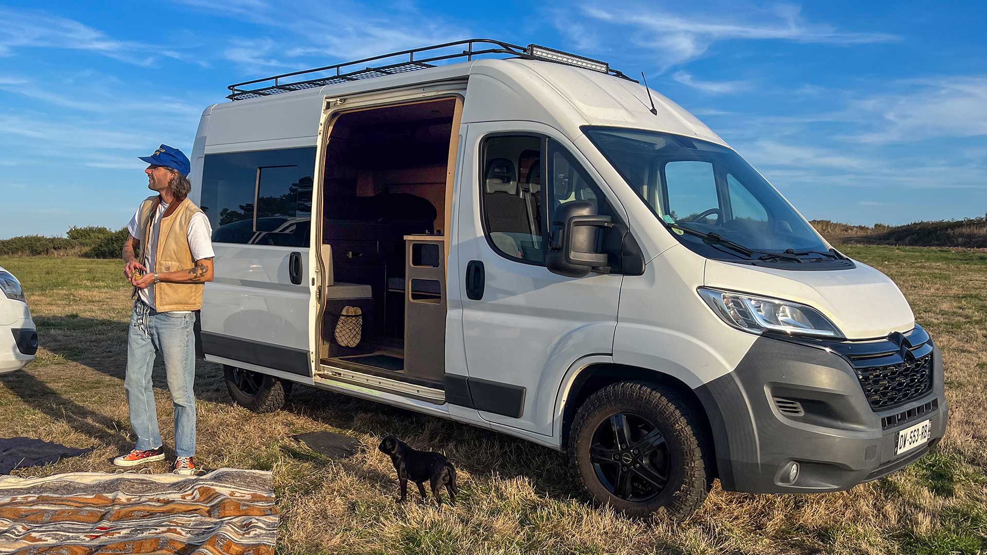 Citroën Jumper aménagé par Homad avec finition ébène et mobilier Exokit