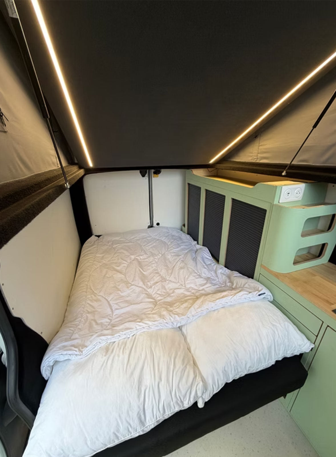 Banquette RIB Scopema depliée avec meuble latéral exokit 