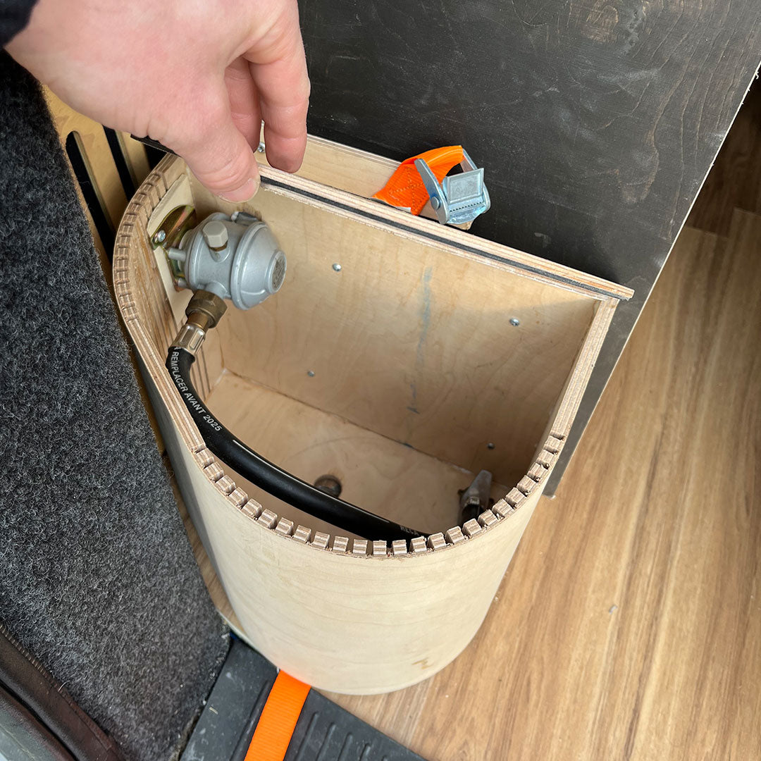 caisson gaz arrondi pour homologation VASP avec lyre et detendeur pour bouteille R904