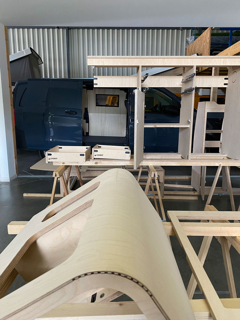 Meuble arrondi pour vito van installé par camp in van bordeaux