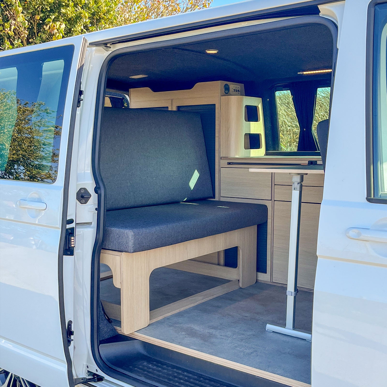 Kit pour van aménagé transporter T6 L1H1 type california en contreplaqué stratifié haut de gamme exokit