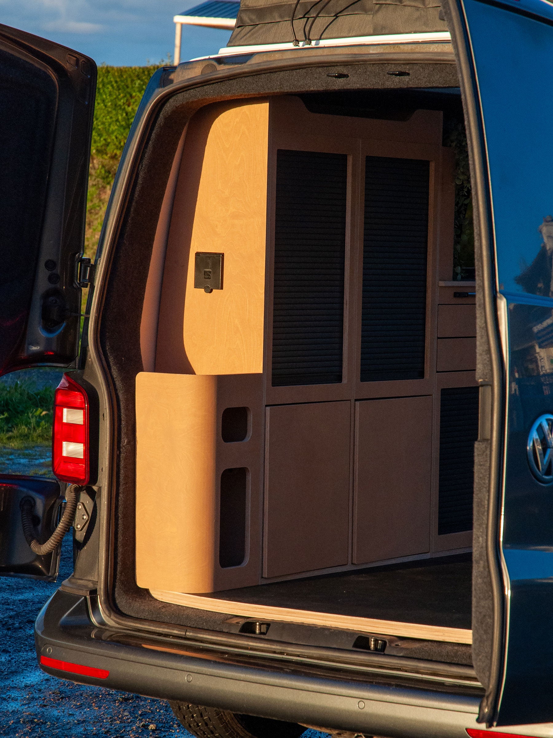 Meuble latéral gauche Exokit en finition chêne clair pour Volkswagen Transporter T6